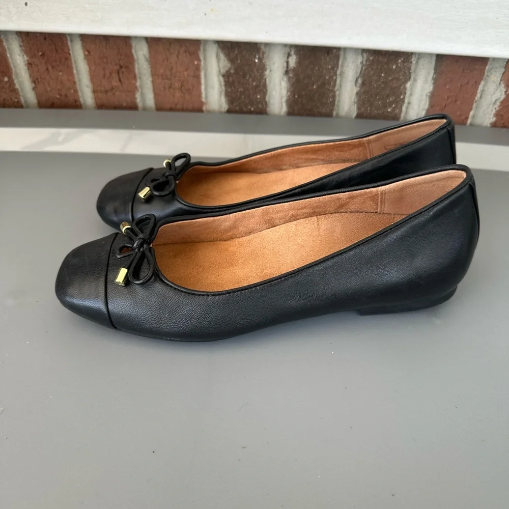 Vionic Black Flats Classic Comfort and Style - Picture 3 of 7